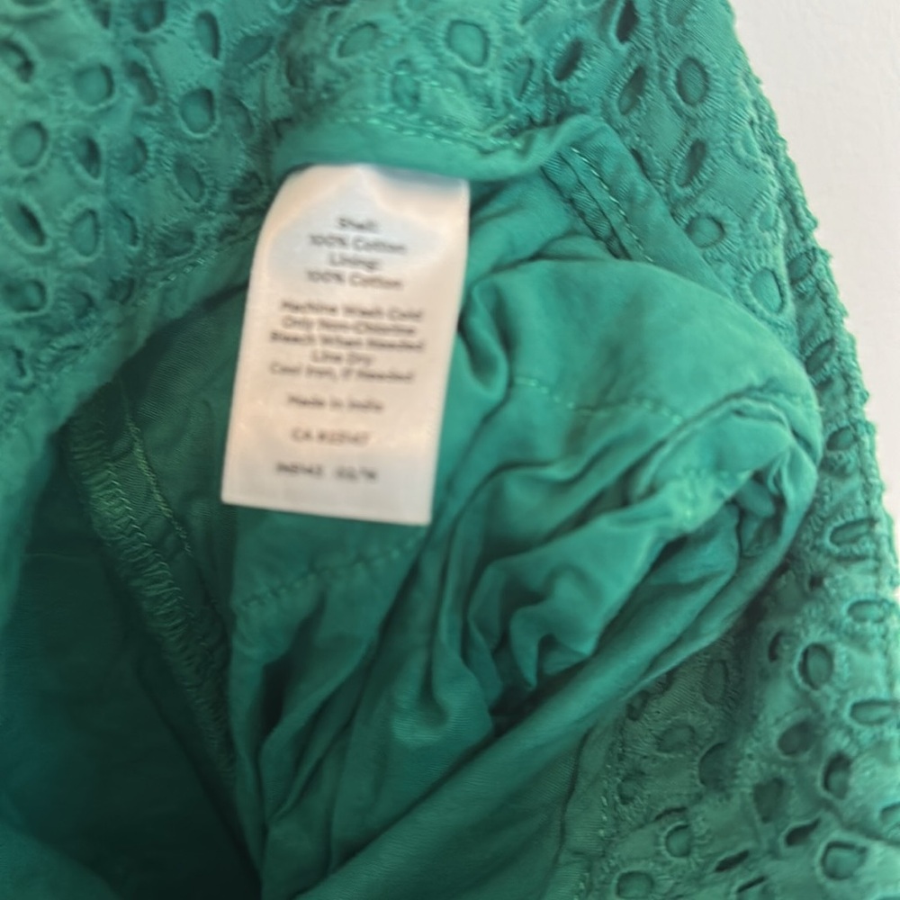 Talbots Green Eyelet Shorts, 100% cotton with 10” inseam, front pockets, Size 12 - Picture 4 of 5